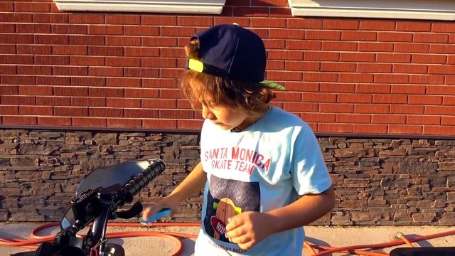 Камиль и Аминка НАШЛИ КОТЯТ! Почему ПАПА НЕ НЕХОЧЕТ их ОСТАВЛЯТЬ! Видео для Детей смотреть онлайн