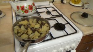 Приготовление жареного картофеля с грибами и луком. Вкусно и быстро. 