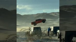 Новый Ford F-150 Raptor совершил восемь таких прыжков и остался цел