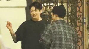 “Он курит?”: Чонгук из BTS был замечен с сигаретой в руке!!