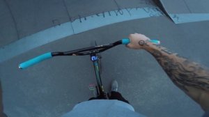 ОБУЧАЛКА НА 180 БАННИ ХОП/КАК ЛЕГЧЕ И ПРАВИЛЬНЕЕ ДЕЛАТЬ/ТРЮКИ НА BMX ДЛЯ НАЧИНАЮЩИХ/ШКОЛА BMX