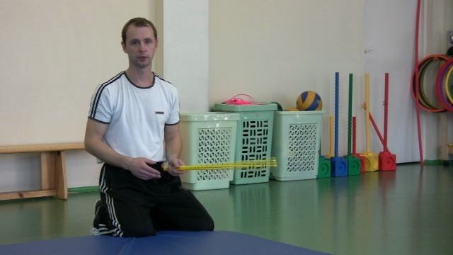 Кувырок вперед через препятствие