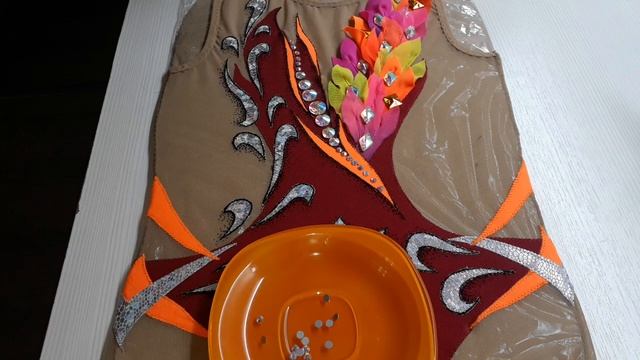 Купальник для художественной гимнастики. Украшаем стразами. Часть 1.