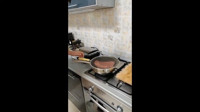 Говядина, мидии и овощи на гриле смотреть онлайн