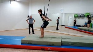 Акробатика на резиновой лонже