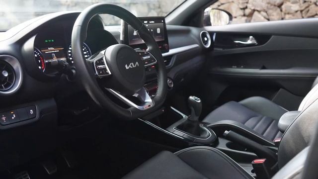 Kia FORTE GT Line | ¿Mejor que un Mazda 3 y Seat León? | Rodrigo de Motoren смотреть онлайн