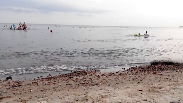 Таганрог. Сказочный тёплый вечер. Море глубокое и чистое.