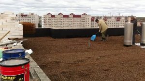 Засыпаем керамзит.