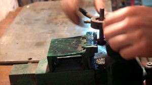 Как нарезать резьбу плашкой / How to make thread
