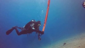 Запуск сигнального буя дайверами подводное видео - Launch signal buoy by divers underwater video