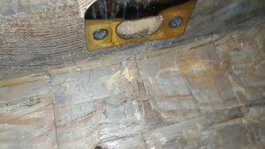 Люк в полу со скрытыми петлями и газлифтом