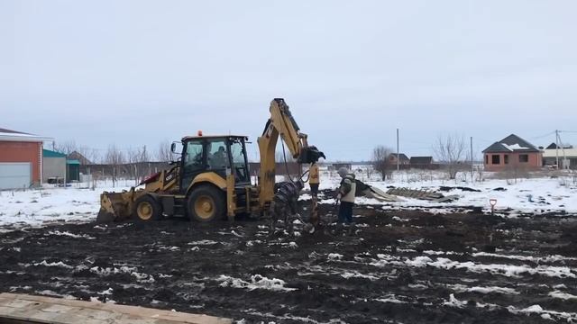 #БУРЕНИЕ ПОД ЛЮБЫЕ НУЖДЫ #КРАСНОДАР Бурение под столбы забора CAT 432f2 экскаватор погрузчик