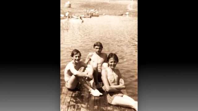 С ФОТОГРАФИЙ ЧЁРНО-БЕЛЫХ.... смотреть онлайн