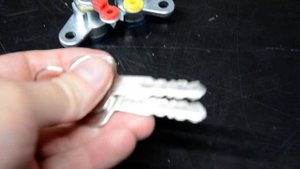 Личинка Замка Двери Isuzu NPR75 NQR90 Комплект