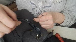 Способ 2 прошивки шва вручную. Ремонт ручек в сумке.