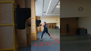 СВИНГ левый боковой удар на скачке или с шагом. Техника исполнения ??