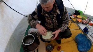 РЫБАЛКА на КАРАСЯ ЗИМОЙ . ОЗЕРО УСЁК.