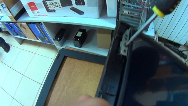 как заменить дисплей матрицу на Acer aspire E1 522 смотреть онлайн