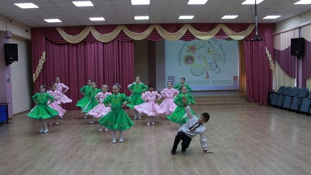 Хореографический коллектив "Ассоль", старшая группа. Танец "По улице широкой"