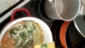 Как я приготовил овощной суп с кускусом и множеством специй с луком-пореем и братишкой базиликом.