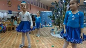 Танец звёздочек на празднике в детском саду.