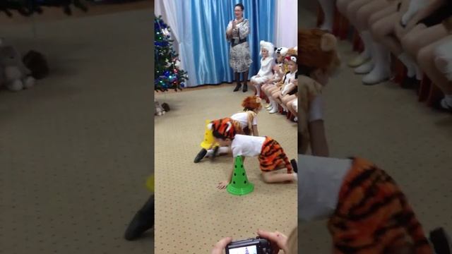 children in costumes tiger  дети в костюмах тигра