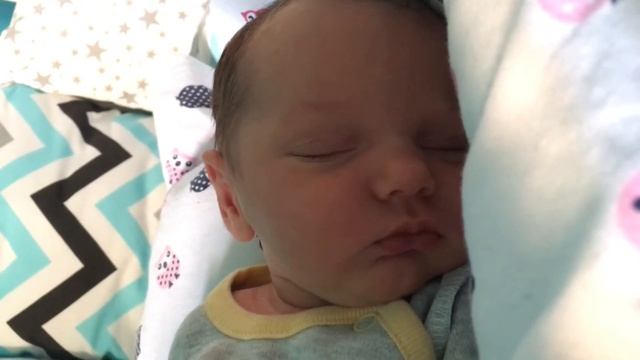 Крис спит и икает во сне 20.05.19 г. смотреть онлайн