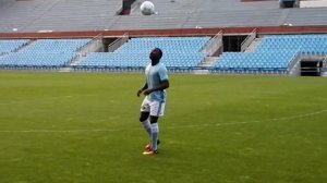 Pione Sisto destila magia en su presentación con el Celta