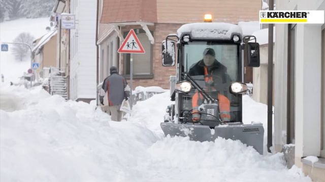 Компактная многофункциональная вакуумная подметально-уборочная машина Karcher MC 50 смотреть онлайн