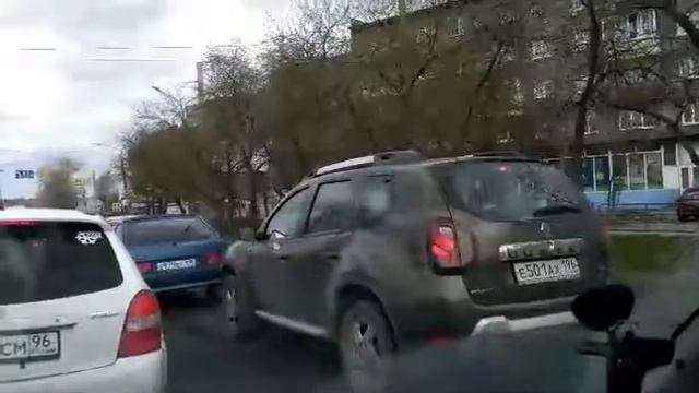 Езда машин по свежему асфальту