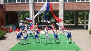 Мазырина Т. А. Ивлева Е. Р. "Вперед Россия" танцевальный флешмоб МБОУ СШ №25