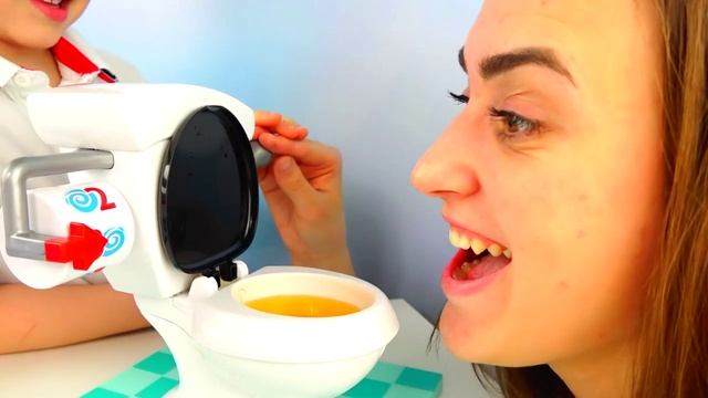 Bad Baby ПЬЕМ ИЗ УНИТАЗА ЧЕЛЛЕНДЖ! TOILET TROUBLE CHALLENGE! FAMILY GAME! смотреть онлайн