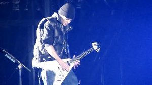 Tokio Hotel - Kampf der Liebe - Tom Kaulitz playing guitar (Helsinki 7.3. 2010)