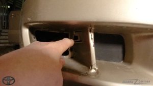 DIY / How To Replace Fog Light - HB4 - 2006 Toyota Land Cruiser / PRADO 120 - Bildilla Magasin