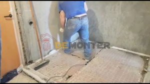 Ударный демонтаж поддона в ванной.