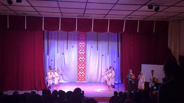 марийский Ансамбль Кна - вел в Вятских полянах.