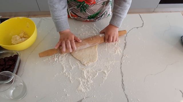 Печенье Ракушки с вишней. Простой рецепт из песочного теста смотреть онлайн