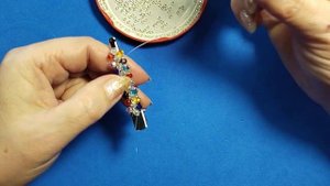 Заколка из бусин #украшениесвоимируками