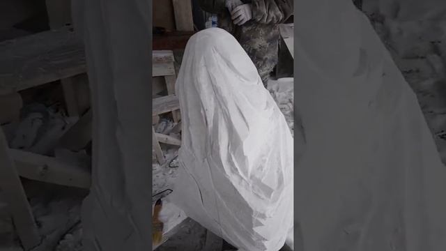 Скульптура скорбящей на могилу из мрамора поэтапная резка