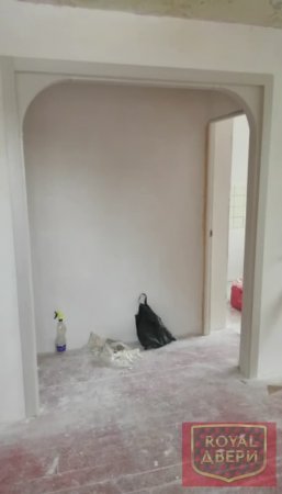 Установили нестандартную арку в большом проеме в панельном пятиэтажном доме.Роял-двери.