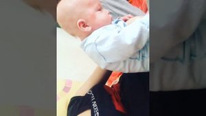Шок! Ребёнок в 4 месяца сам садится !