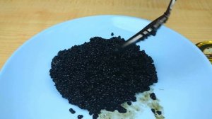 ЧЕРНАЯ ИКРА Палтуса из Пятерочки за 180 рублей от "Авача". Какая на вкус и что внутри баночки?!