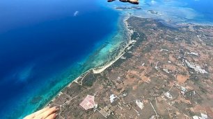 Остров Бантаян на Филиппинах. Белый пляж и прыжки с парашютом.
