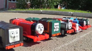 Паровозик Томас и его друзья сумасшедшие гонки поезда игрушки для мальчиков видео для детей