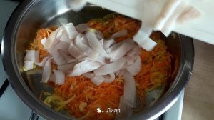 Кальмар на горячее.  Кусочки кальмара, тушеные с овощами подходят к любому гарниру.