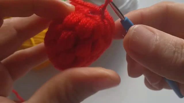 SUBTİTLED 🍓PUFF PUFF 🍓CROCHET STRAWBERRY KEYCHAİN _PUF PUF ÇİLEKLİ ANAHTARLI смотреть онлайн