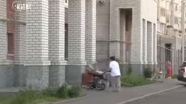 В городе появились первые контейнеры для 'полезных' отходов смотреть онлайн