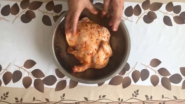 Курица в духовке. Сочная курица с хрустящей корочкой и с картошкой. Простой рецепт курицы.