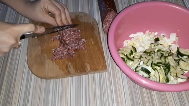 САЛАТ С СУХАРИКАМИ