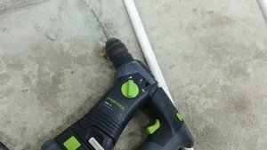 Аккумуляторный перфоратор BHC 18 Li-Basic Festool в деле.